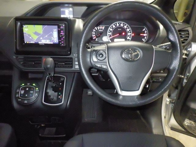 TOYOTA NOAH 2016