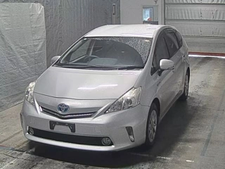 TOYOTA PRIUS ALPHA 2014