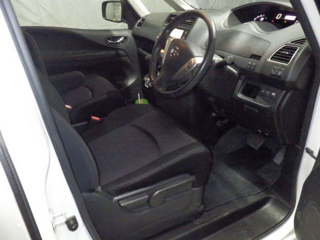 NISSAN SERENA 2013