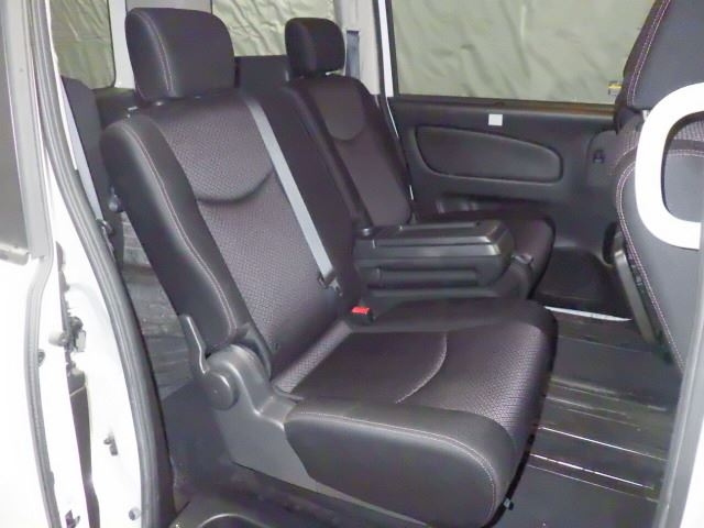 NISSAN SERENA 2013