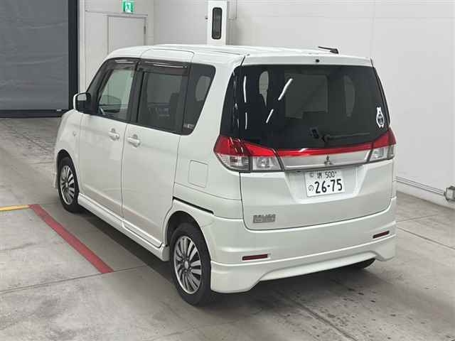 MITSUBISHI DELICA D2 2011