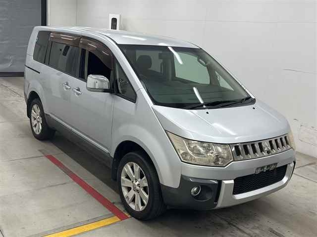 MITSUBISHI DELICA D5 2009