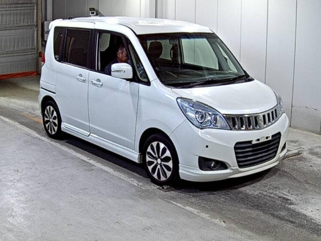 MITSUBISHI DELICA D2 2014