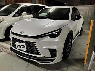 Заказать LEXUS LBX