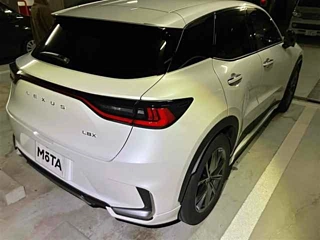 Заказать LEXUS LBX