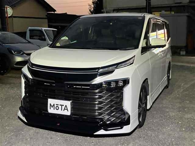 TOYOTA VOXY 2022
