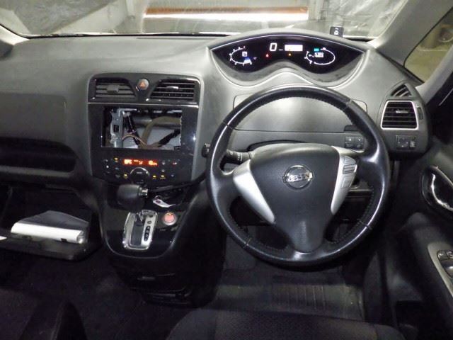 NISSAN SERENA 2013