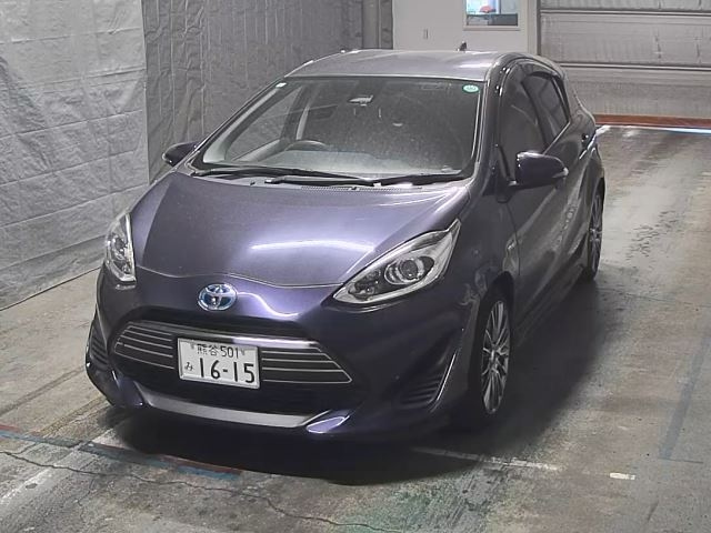 TOYOTA AQUA 2017