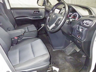 TOYOTA VOXY 2015