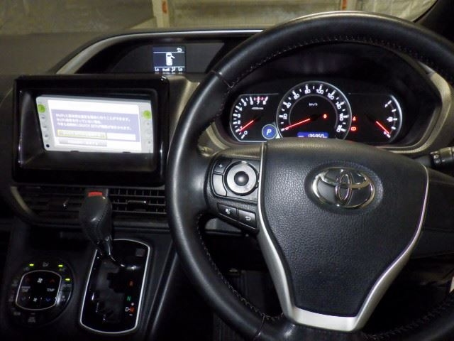 TOYOTA VOXY 2015