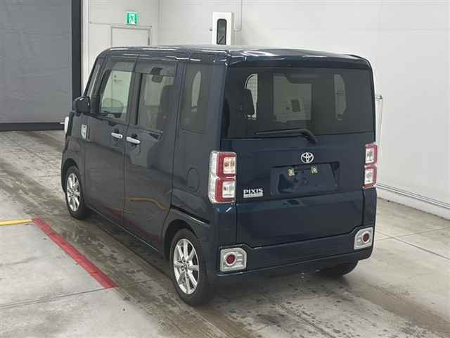 TOYOTA PIXIS MEGA 2022
