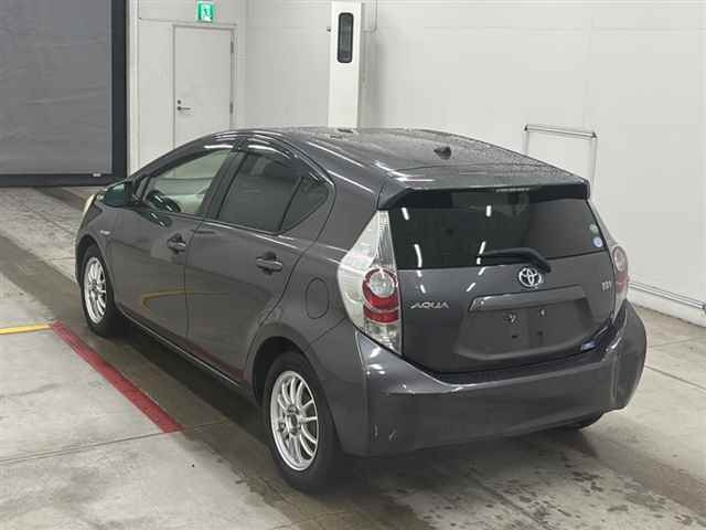 TOYOTA AQUA 2012