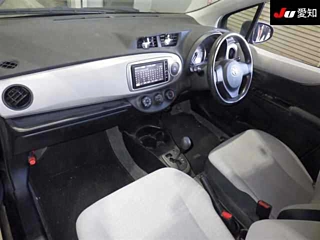 TOYOTA VITZ 2013