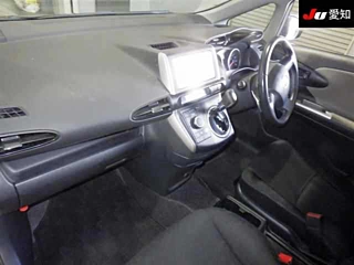 TOYOTA WISH 2011