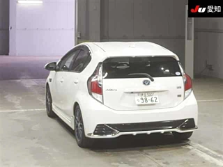 TOYOTA AQUA 2017