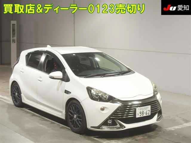TOYOTA AQUA 2017