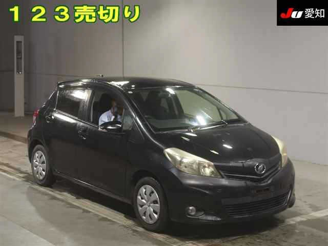 TOYOTA VITZ 2013