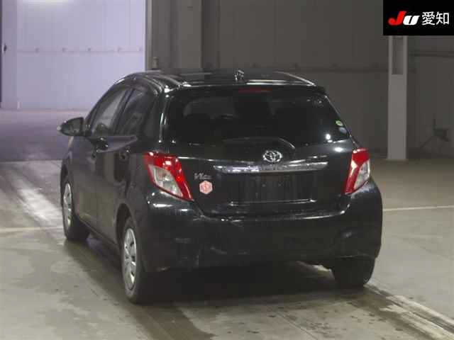 TOYOTA VITZ 2013