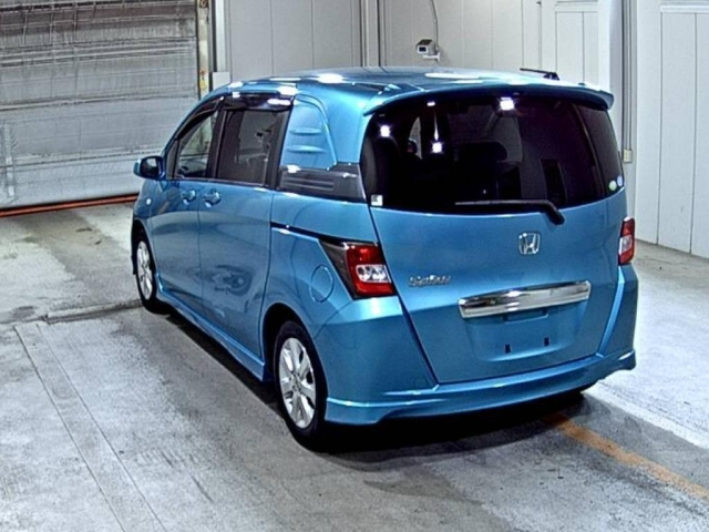 HONDA FREED 2010