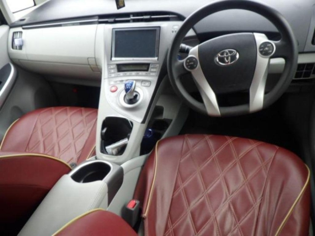 TOYOTA PRIUS 2013