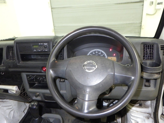 NISSAN CLIPPER TRUCK 2011