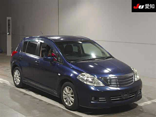 NISSAN TIIDA
