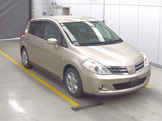 NISSAN TIIDA