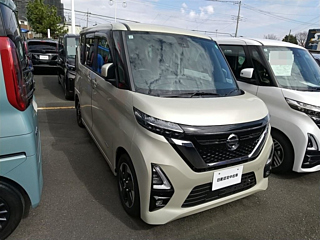 NISSAN ROOX