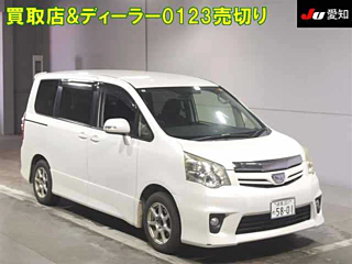 TOYOTA NOAH