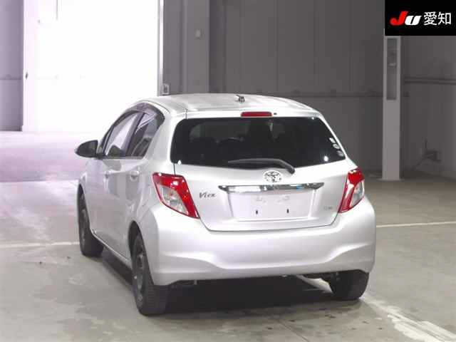 TOYOTA VITZ 2013