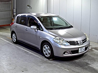 NISSAN TIIDA
