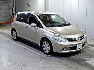 NISSAN TIIDA