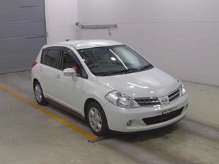 NISSAN TIIDA