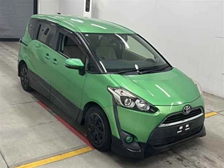 Toyota Sienta 2015