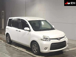 Toyota Sienta 2013