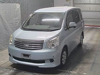 Toyota Noah 2012