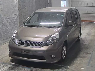 Toyota Isis 2015