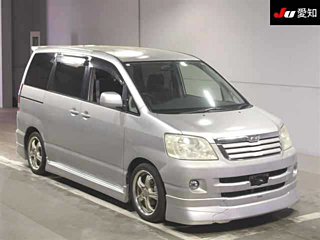 Toyota Noah 2003