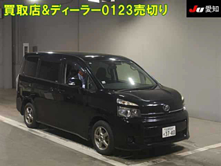 Toyota Voxy 2013