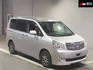Toyota Noah 2011