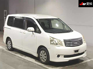 Toyota Noah 2013