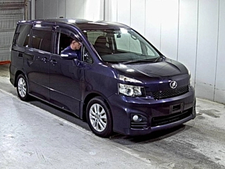 Toyota Voxy 2012