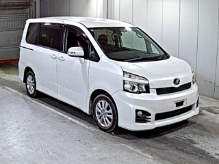 Toyota Voxy 2010