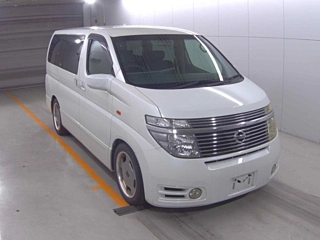 Nissan Elgrand 2004