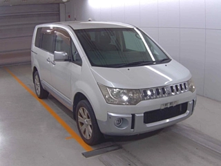 Mitsubishi Delica 2010