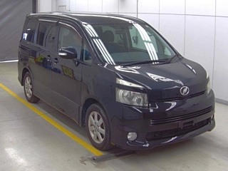 Toyota Voxy 2010