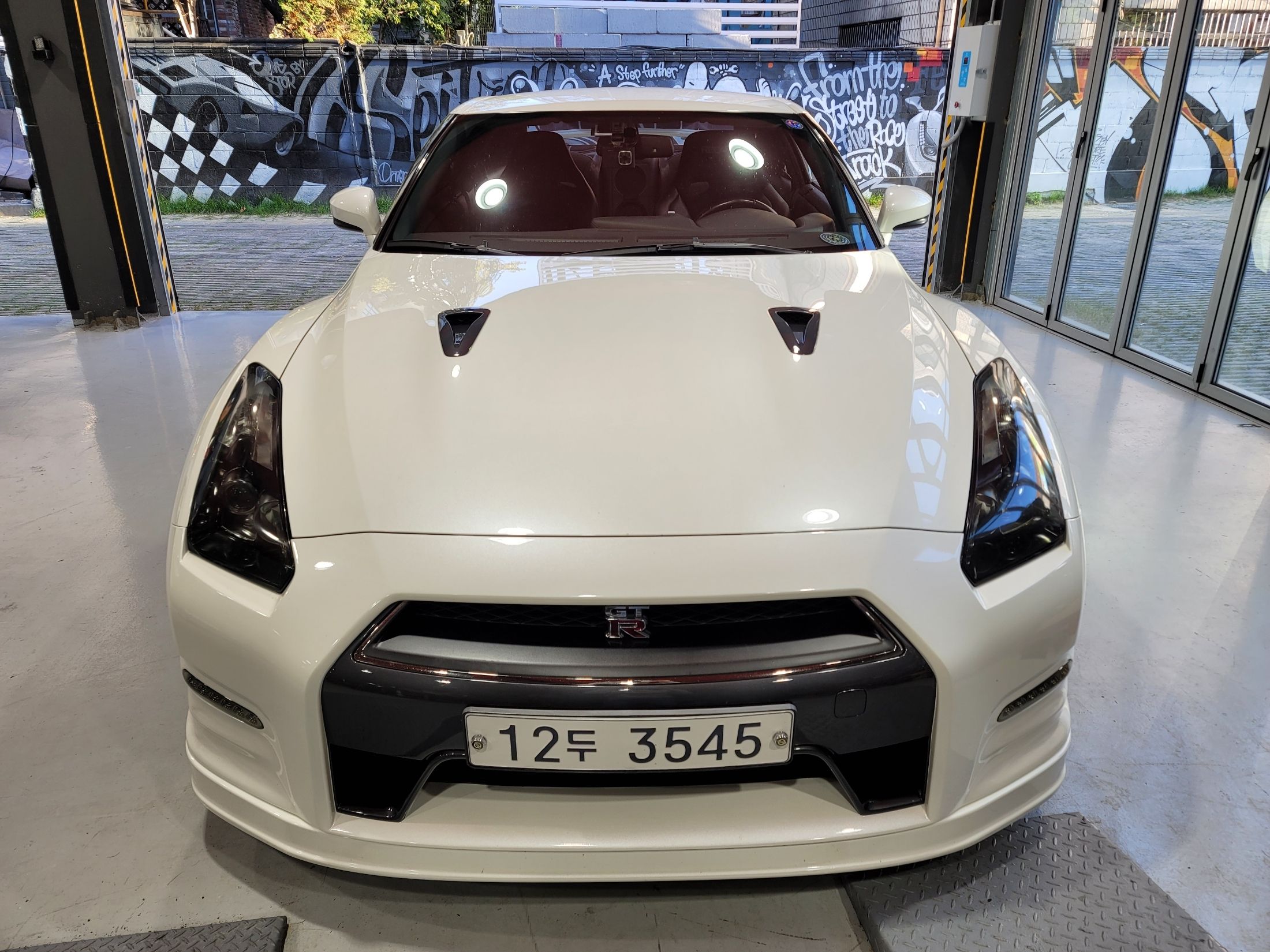 NISSAN GT-R 2010