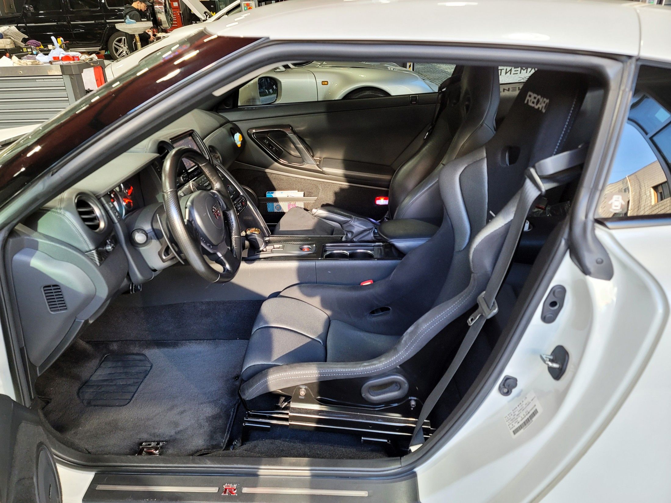 NISSAN GT-R 2010