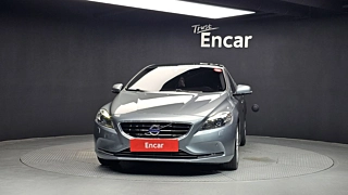 VOLVO V40 2015
