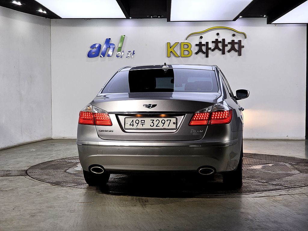 HYUNDAI GENESIS 2009